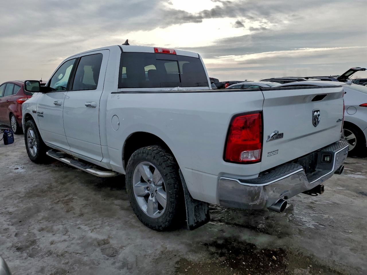 2015 RAM 1500 SLT photo 3