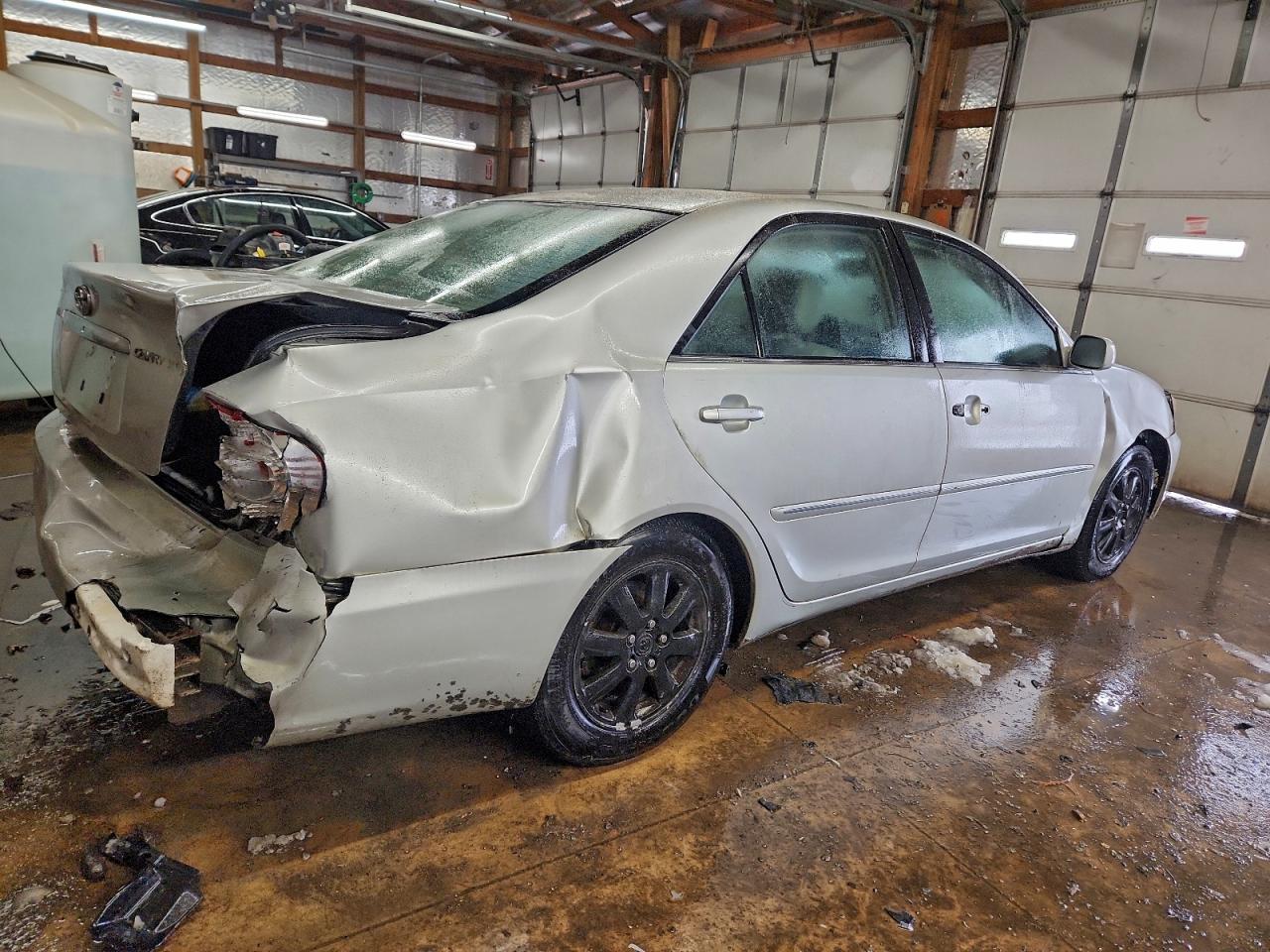 2003 TOYOTA CAMRY LE photo 3
