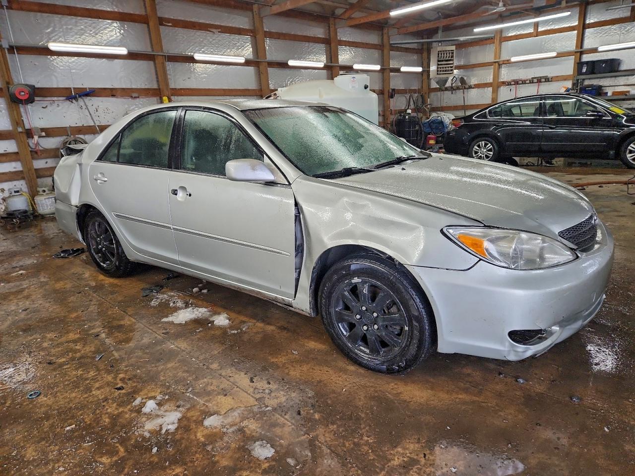 2003 TOYOTA CAMRY LE photo 4