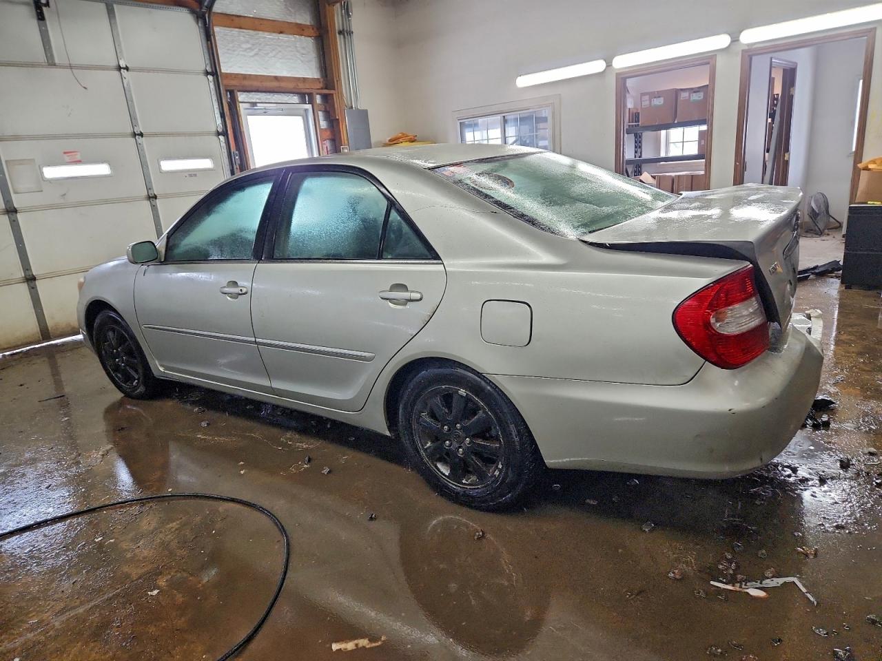 2003 TOYOTA CAMRY LE photo 2