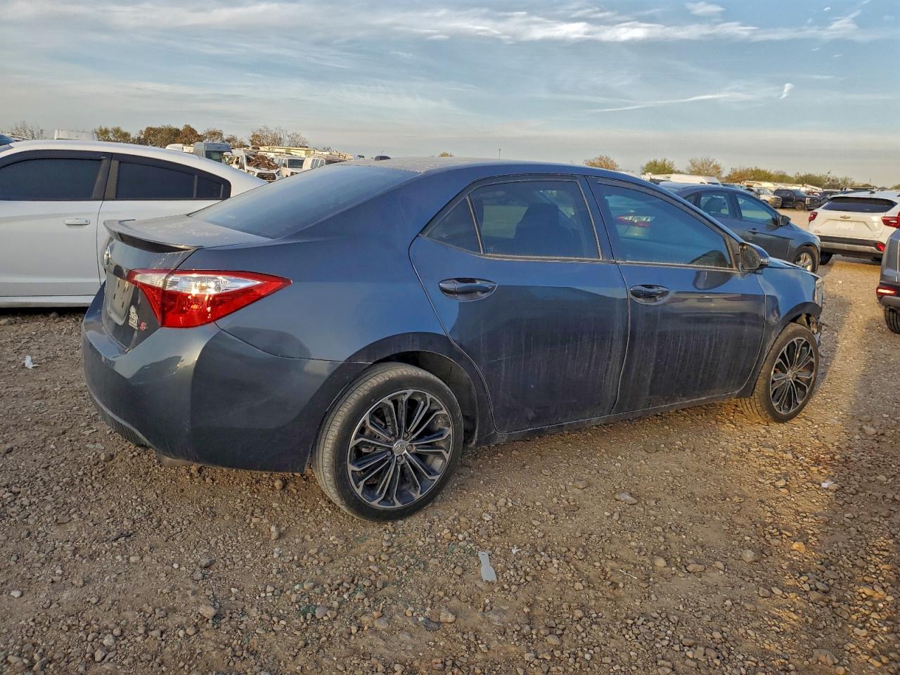 2016 TOYOTA COROLLA L photo 3
