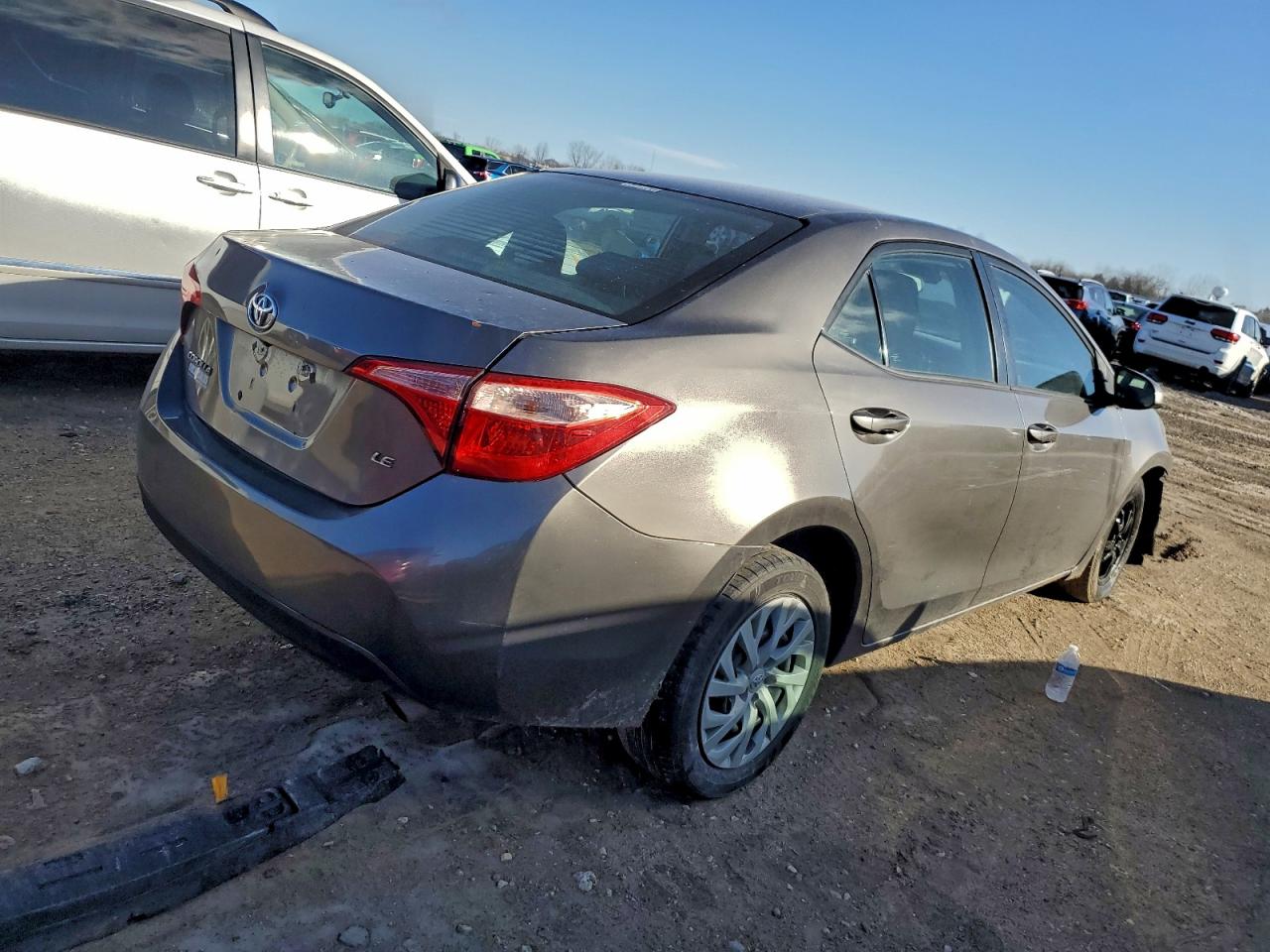 2018 TOYOTA COROLLA L photo 3