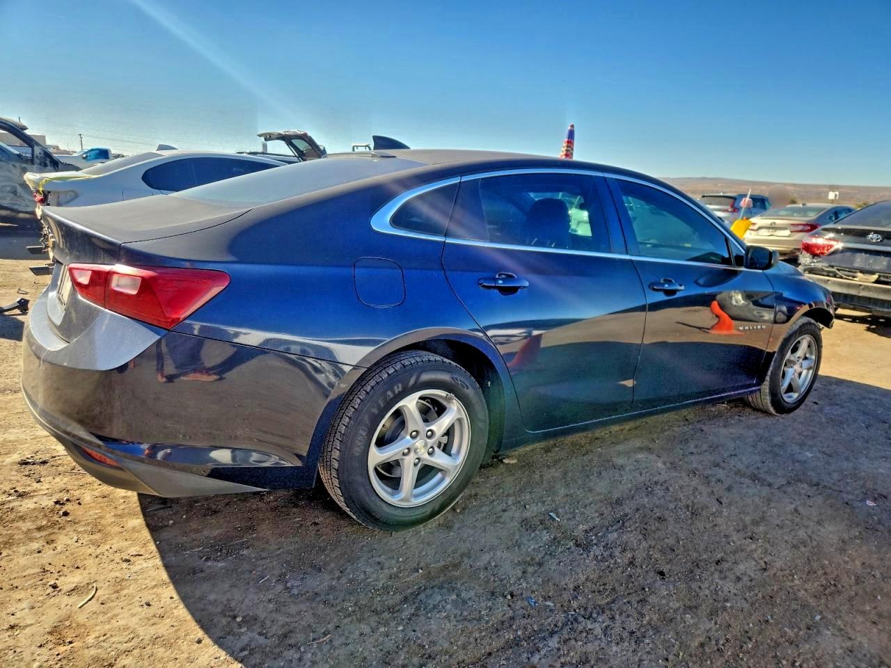 2018 CHEVROLET MALIBU LS photo 3
