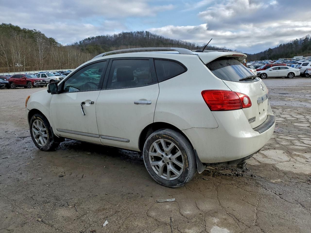 2013 NISSAN ROGUE S photo 2