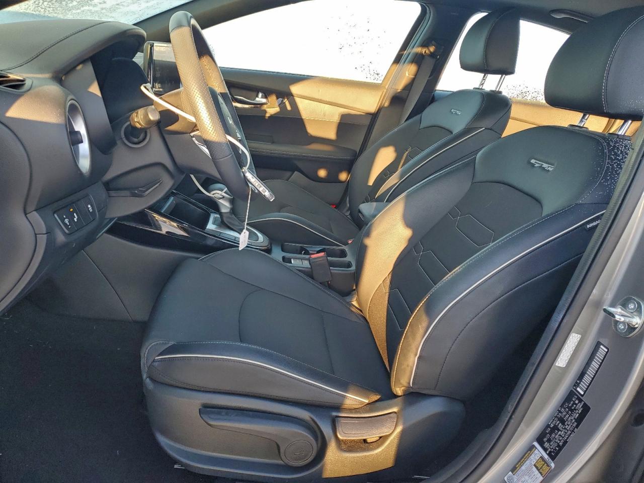 2024 KIA FORTE GT LINE photo 7