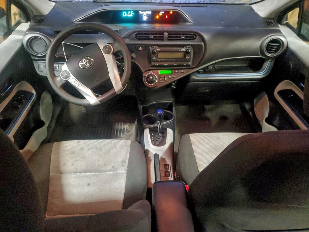 2013 TOYOTA PRIUS C photo 8