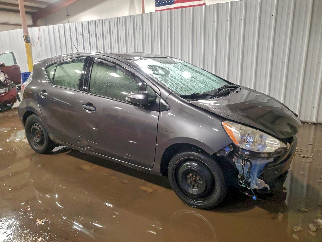 2013 TOYOTA PRIUS C photo 4