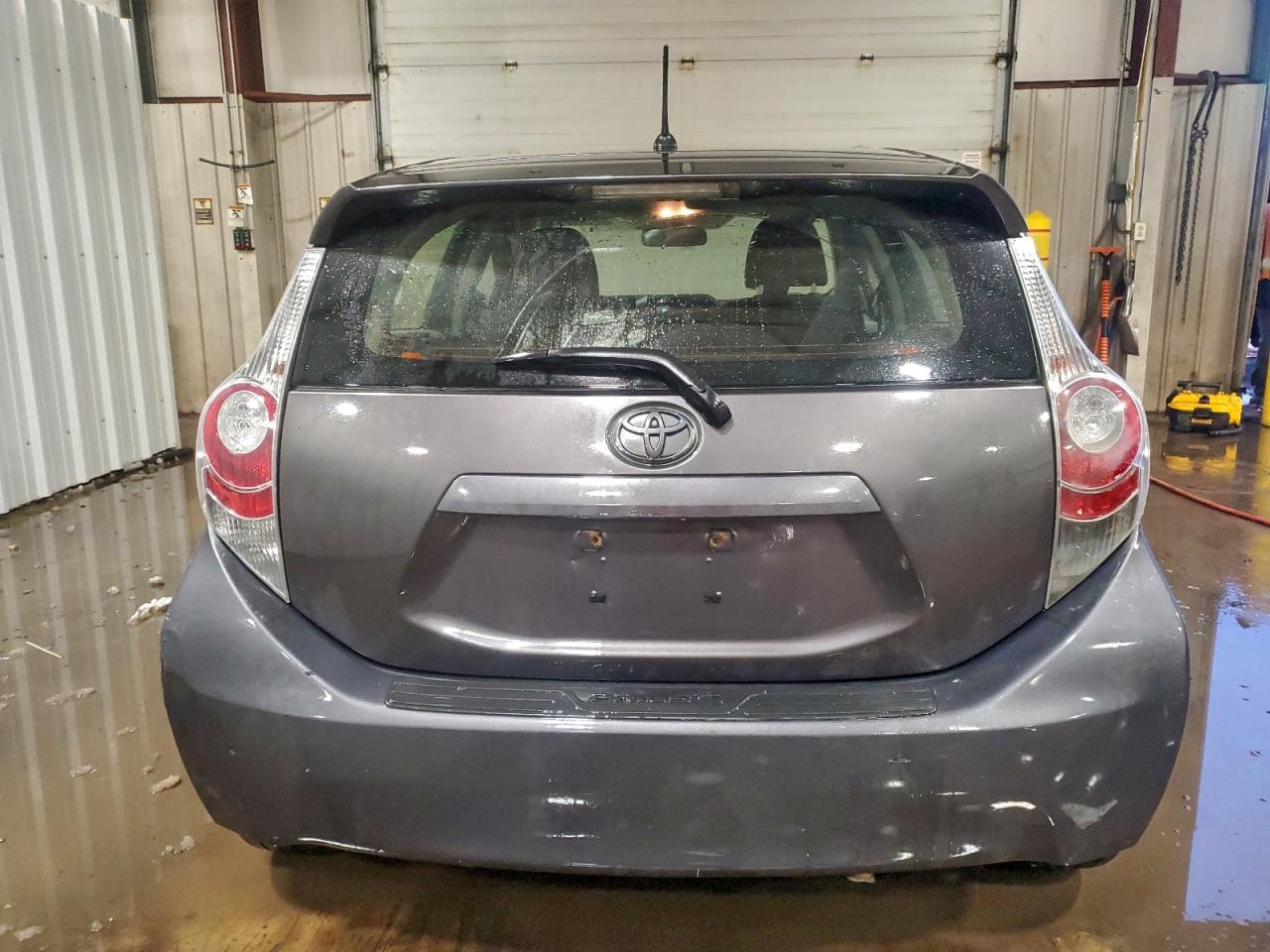 2013 TOYOTA PRIUS C photo 6