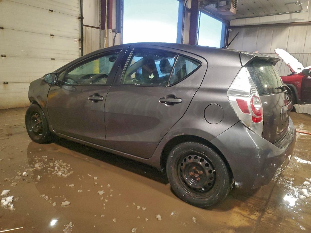 2013 TOYOTA PRIUS C photo 2