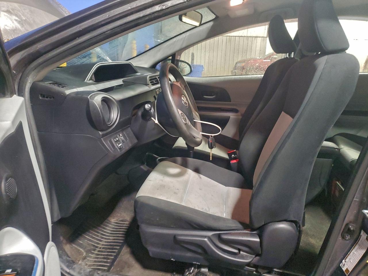 2013 TOYOTA PRIUS C photo 7