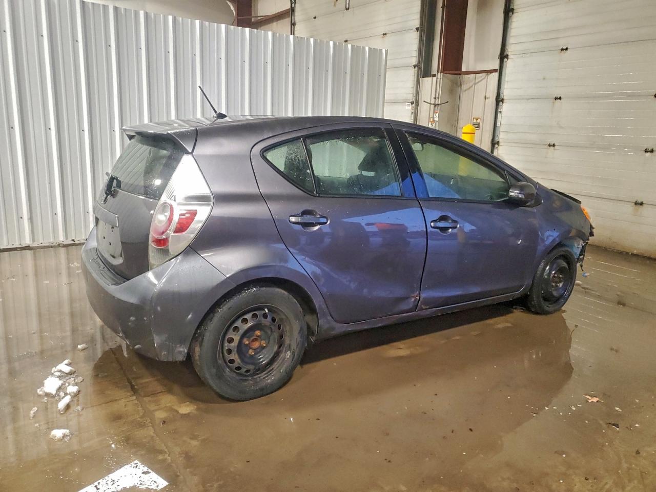 2013 TOYOTA PRIUS C photo 3