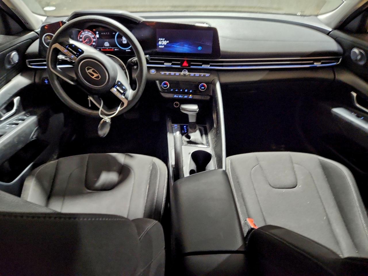 2024 HYUNDAI ELANTRA SEL photo 8