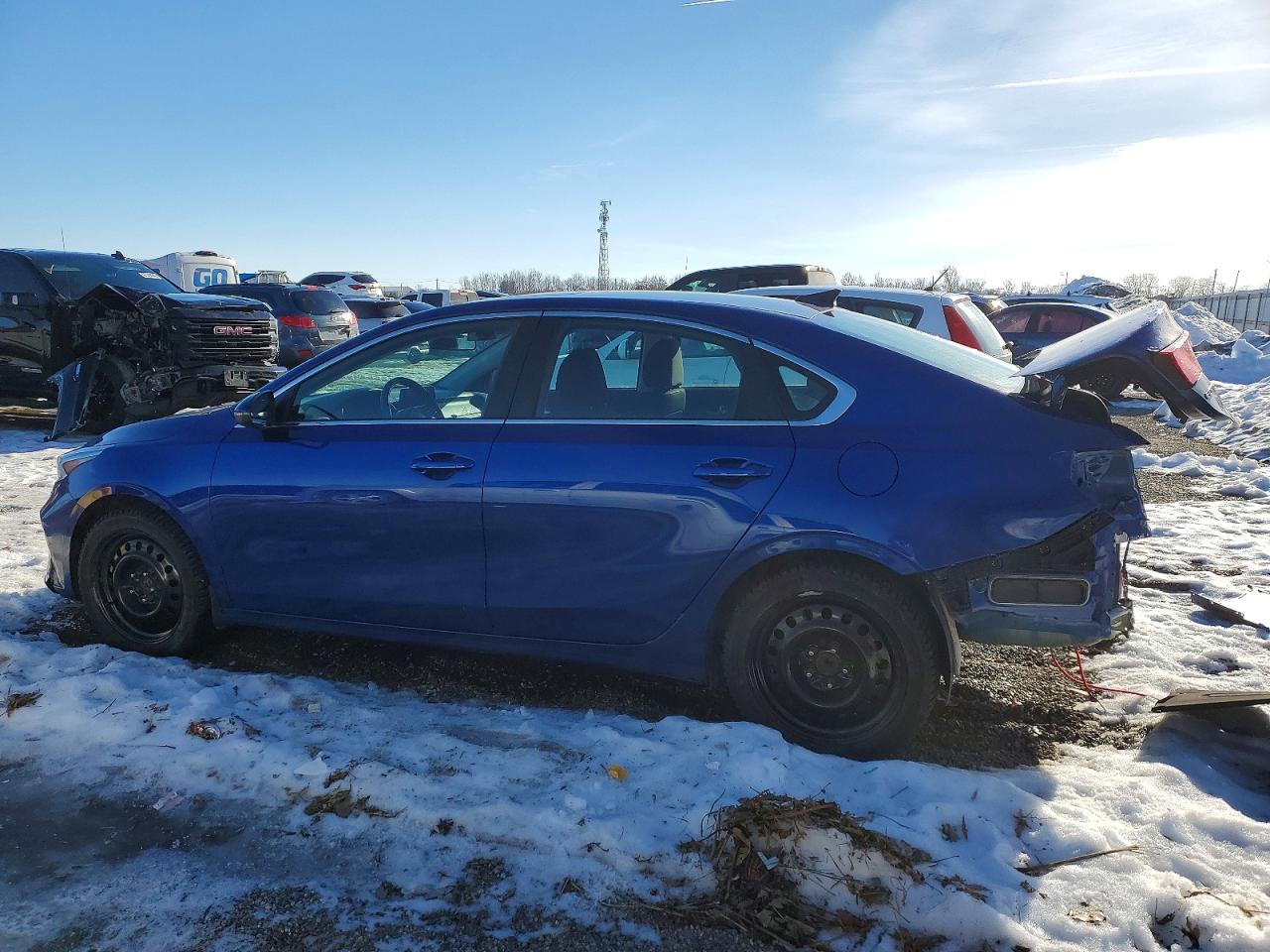 2023 KIA FORTE EX photo 2
