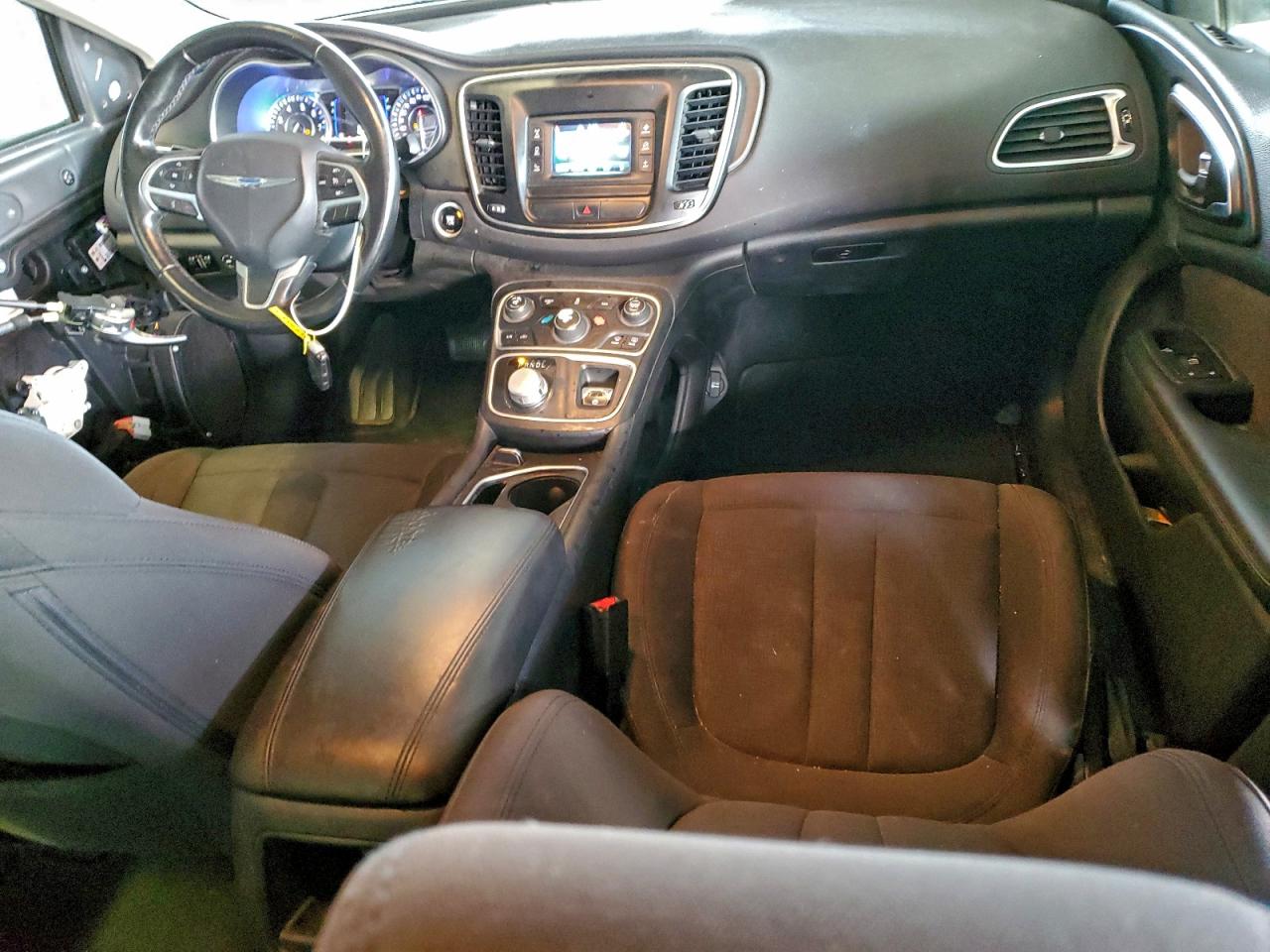 2016 CHRYSLER 200 LIMITED photo 8
