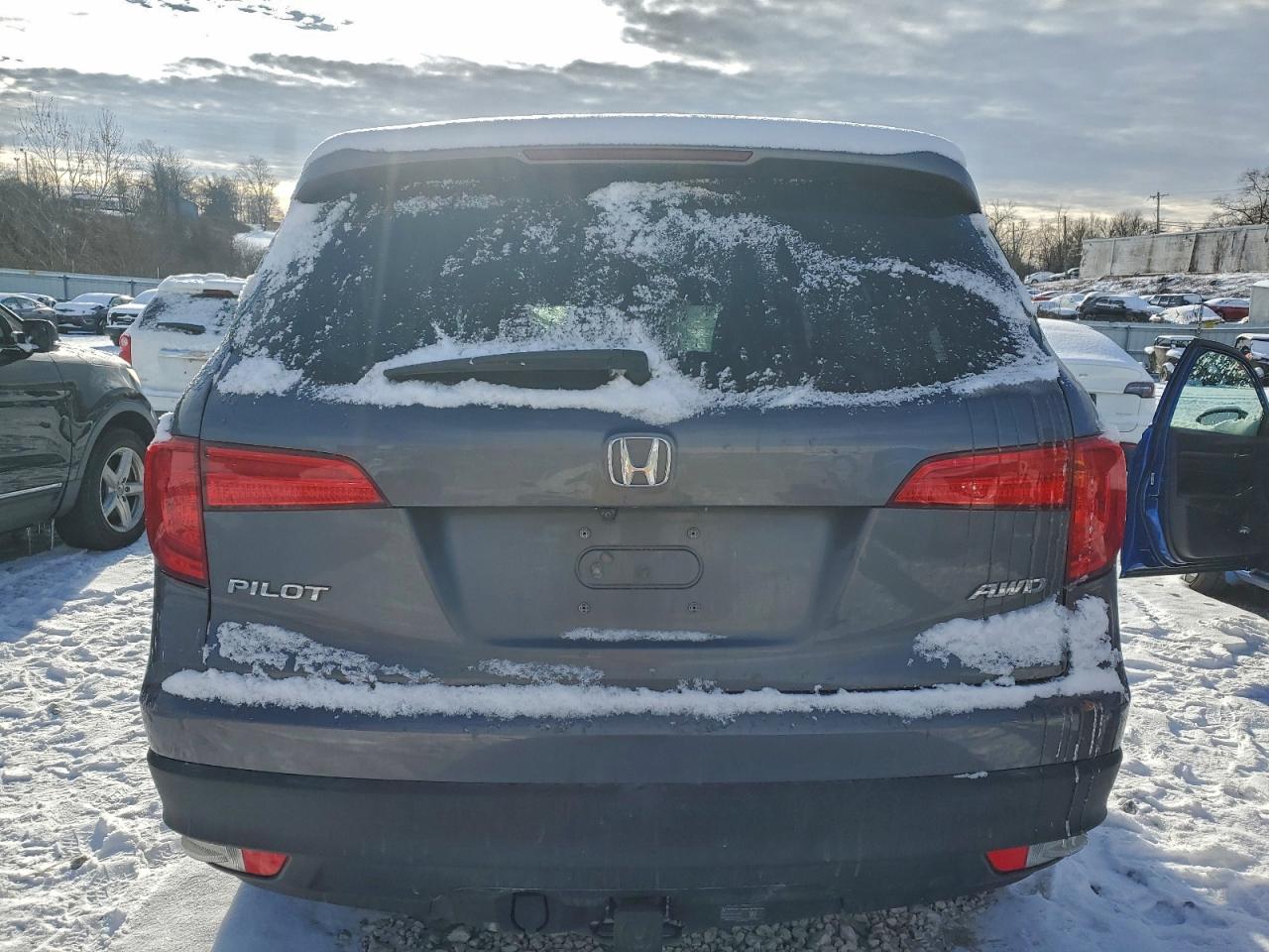 2016 HONDA PILOT EXL photo 6