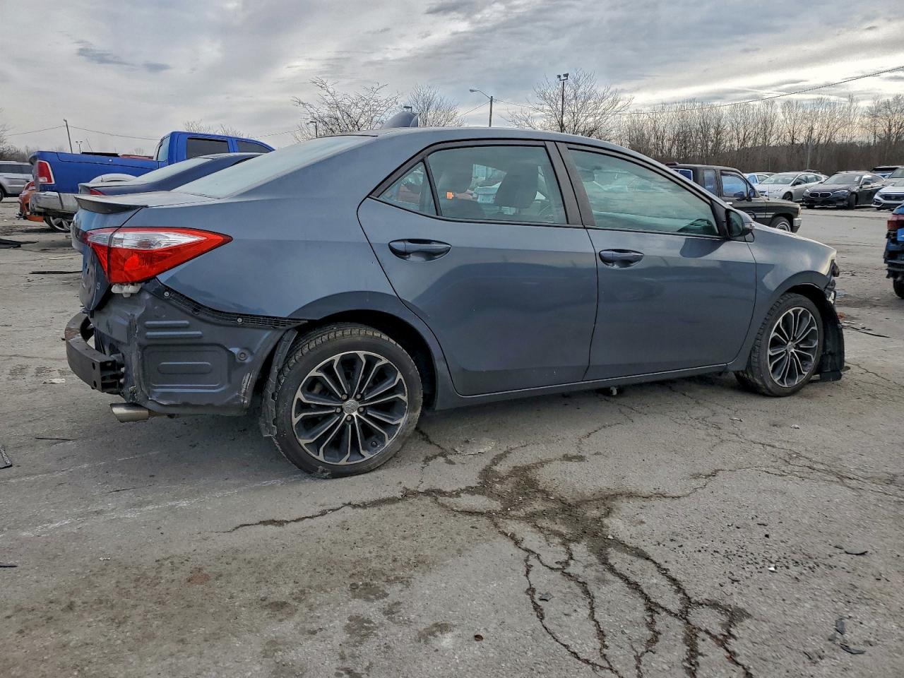 2014 TOYOTA COROLLA L photo 3