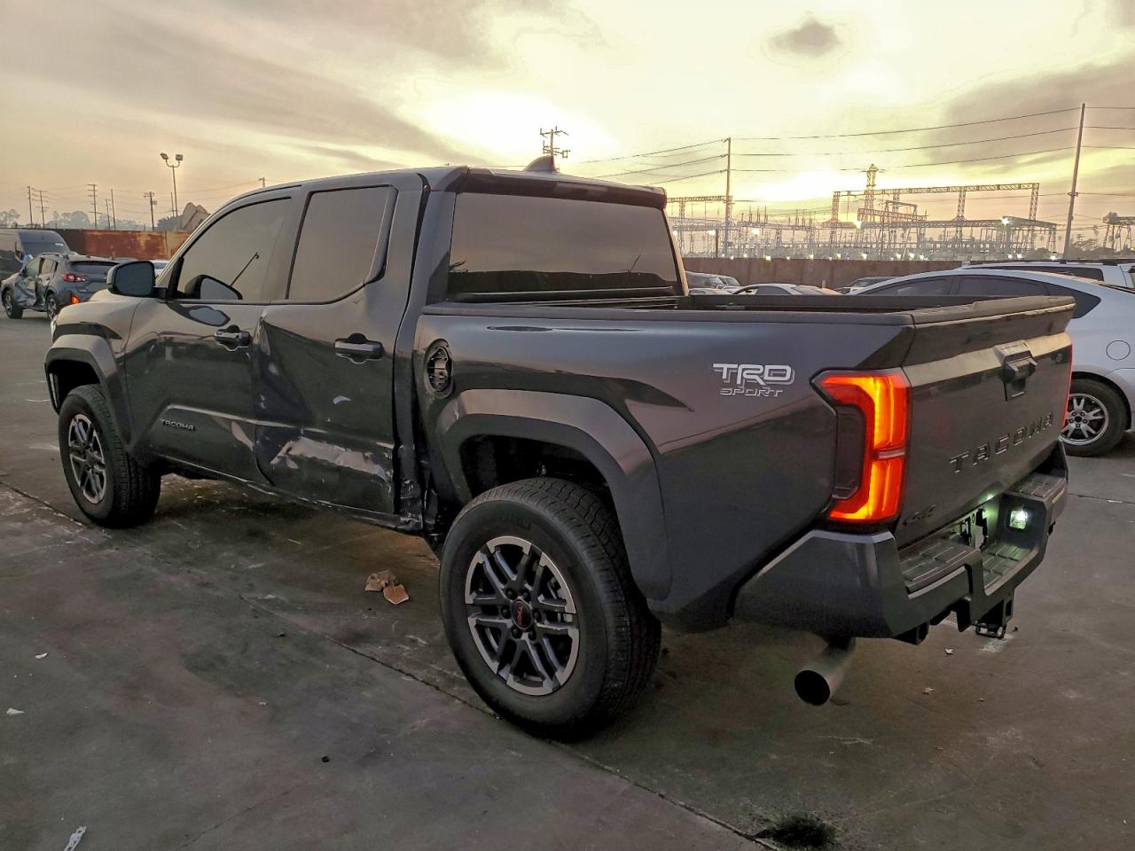 2025 TOYOTA TACOMA DOUBLE CAB photo 2
