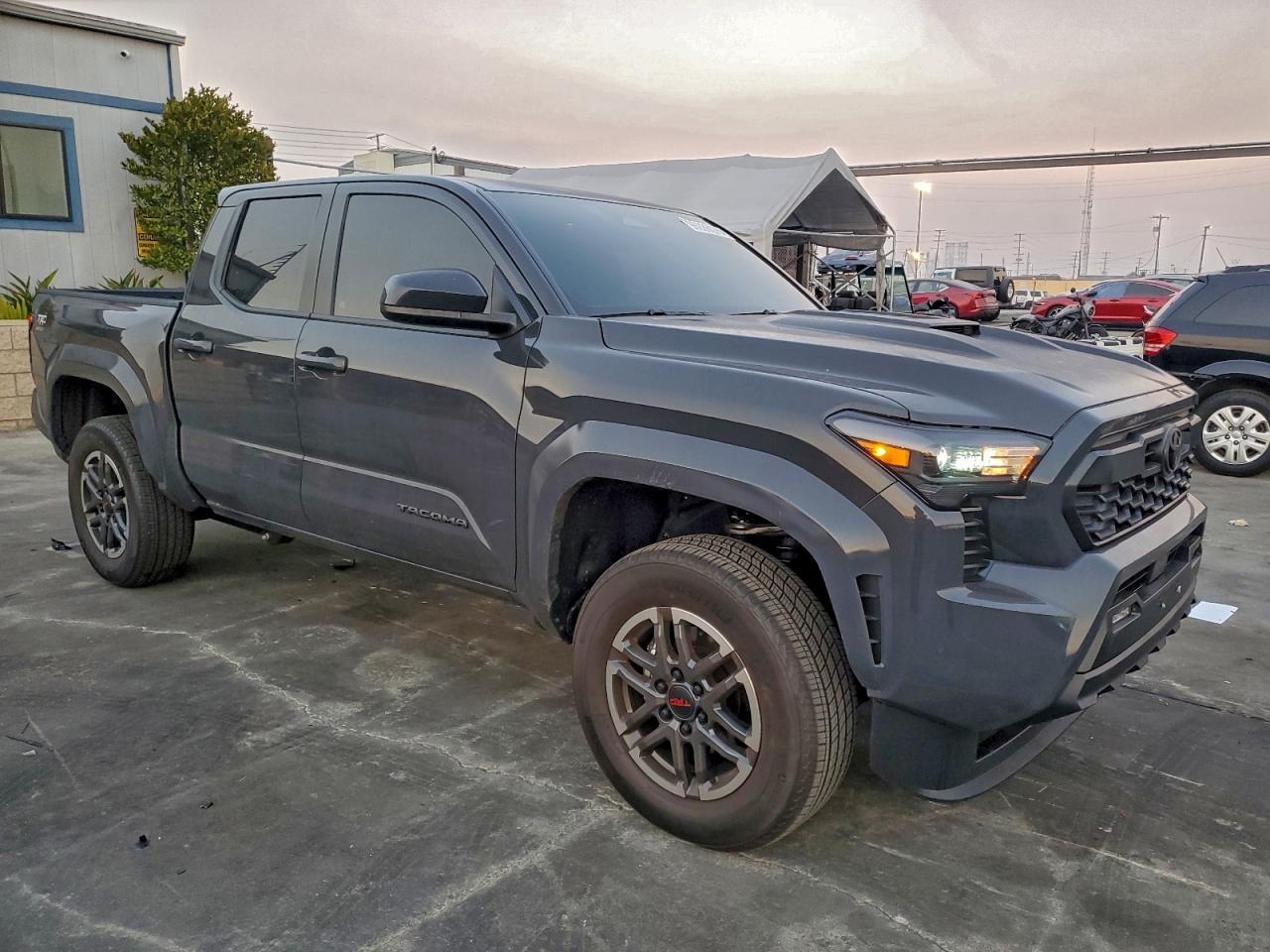 2025 TOYOTA TACOMA DOUBLE CAB photo 4