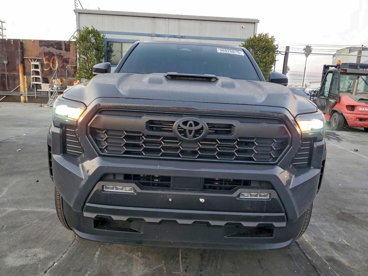 2025 TOYOTA TACOMA DOUBLE CAB photo 5