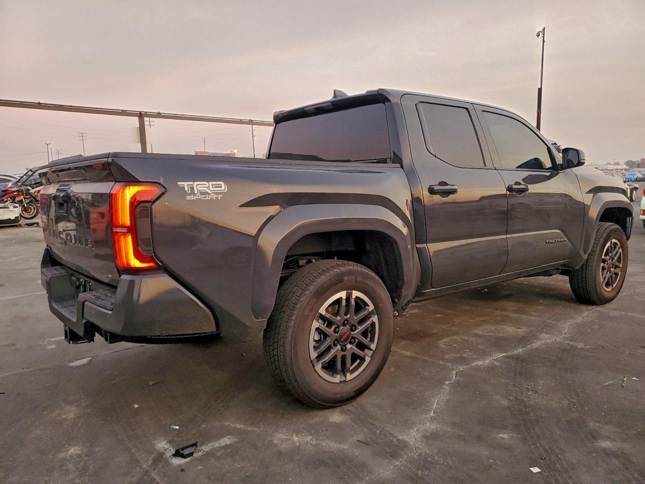 2025 TOYOTA TACOMA DOUBLE CAB photo 3
