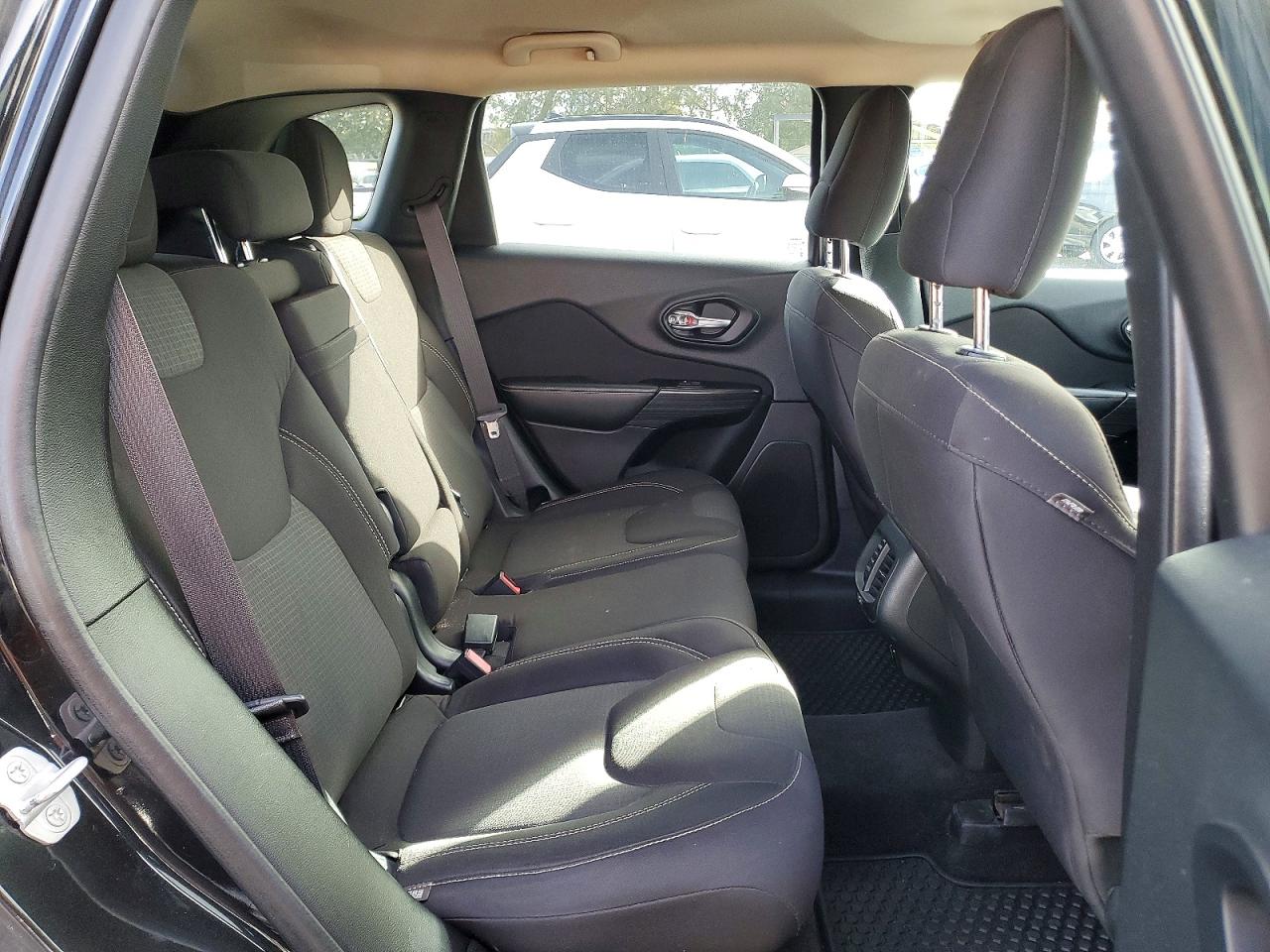 2015 JEEP CHEROKEE LATITUDE photo 11