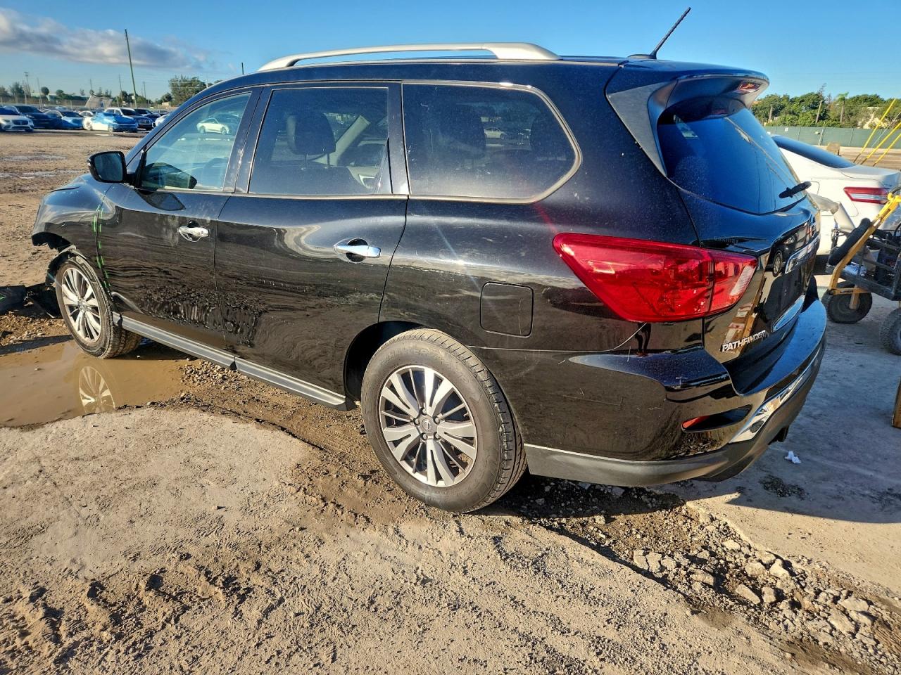 2017 NISSAN PATHFINDER S photo 2