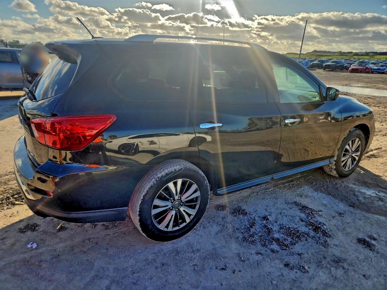 2017 NISSAN PATHFINDER S photo 3
