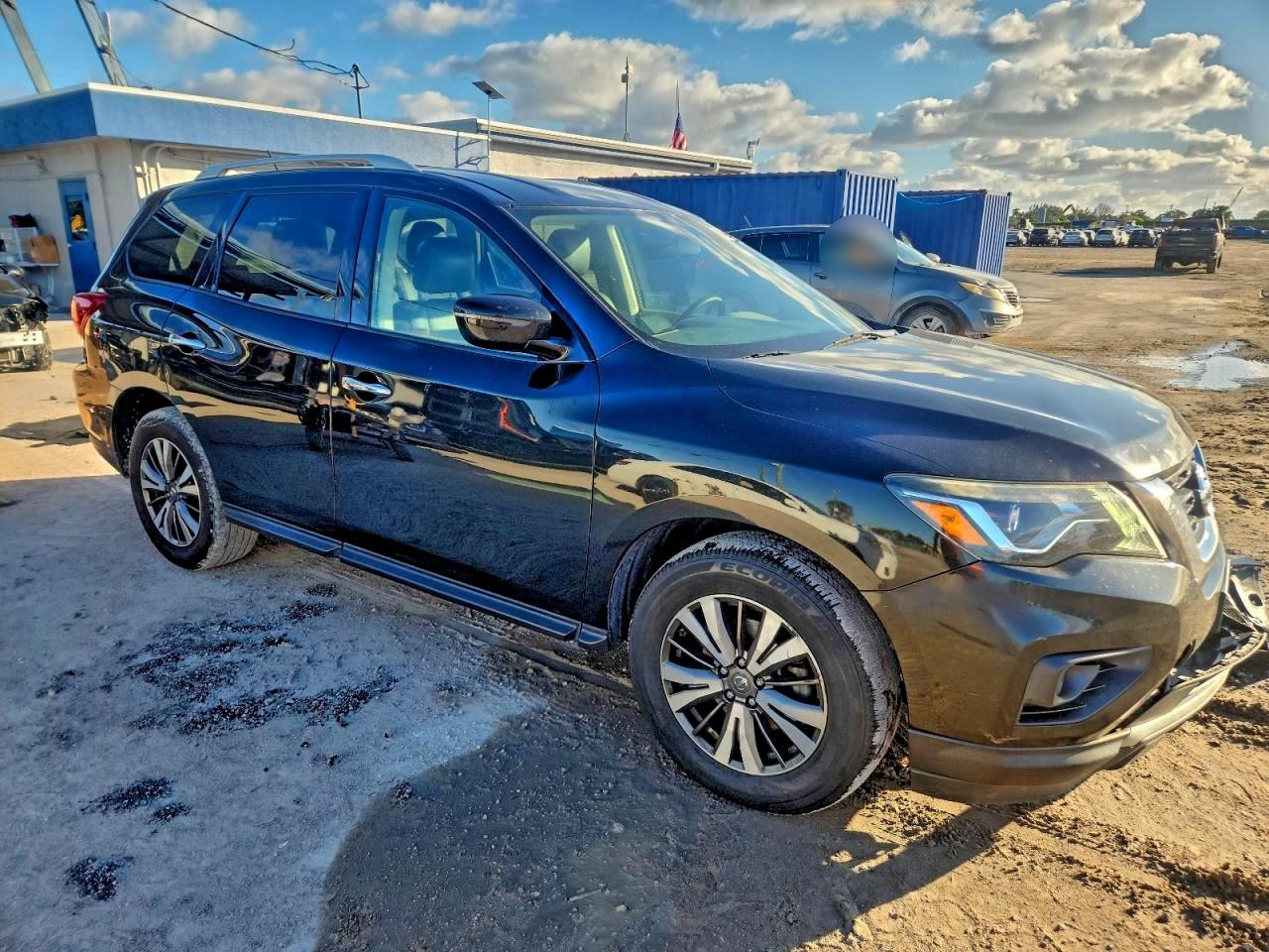 2017 NISSAN PATHFINDER S photo 4