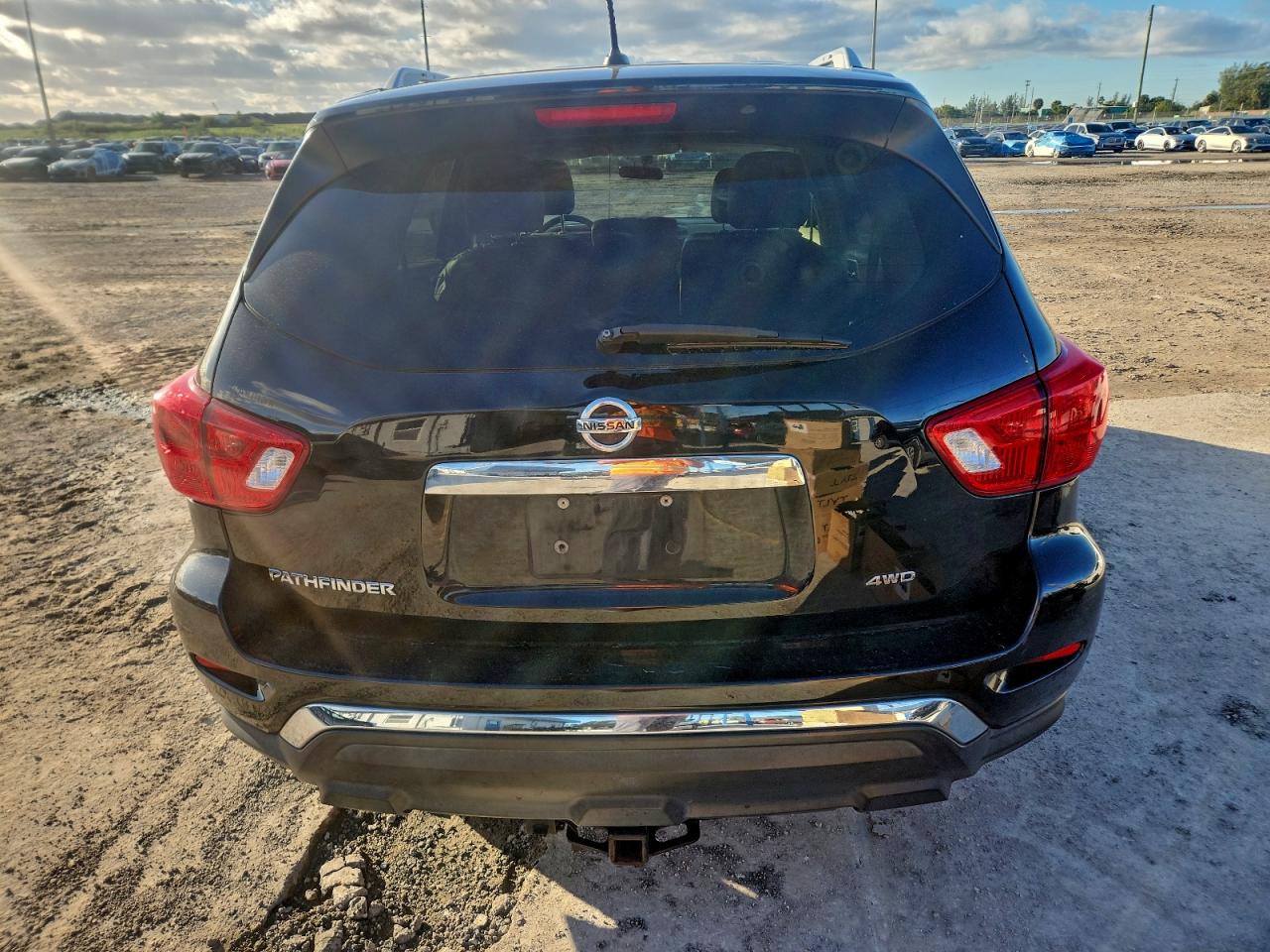 2017 NISSAN PATHFINDER S photo 6