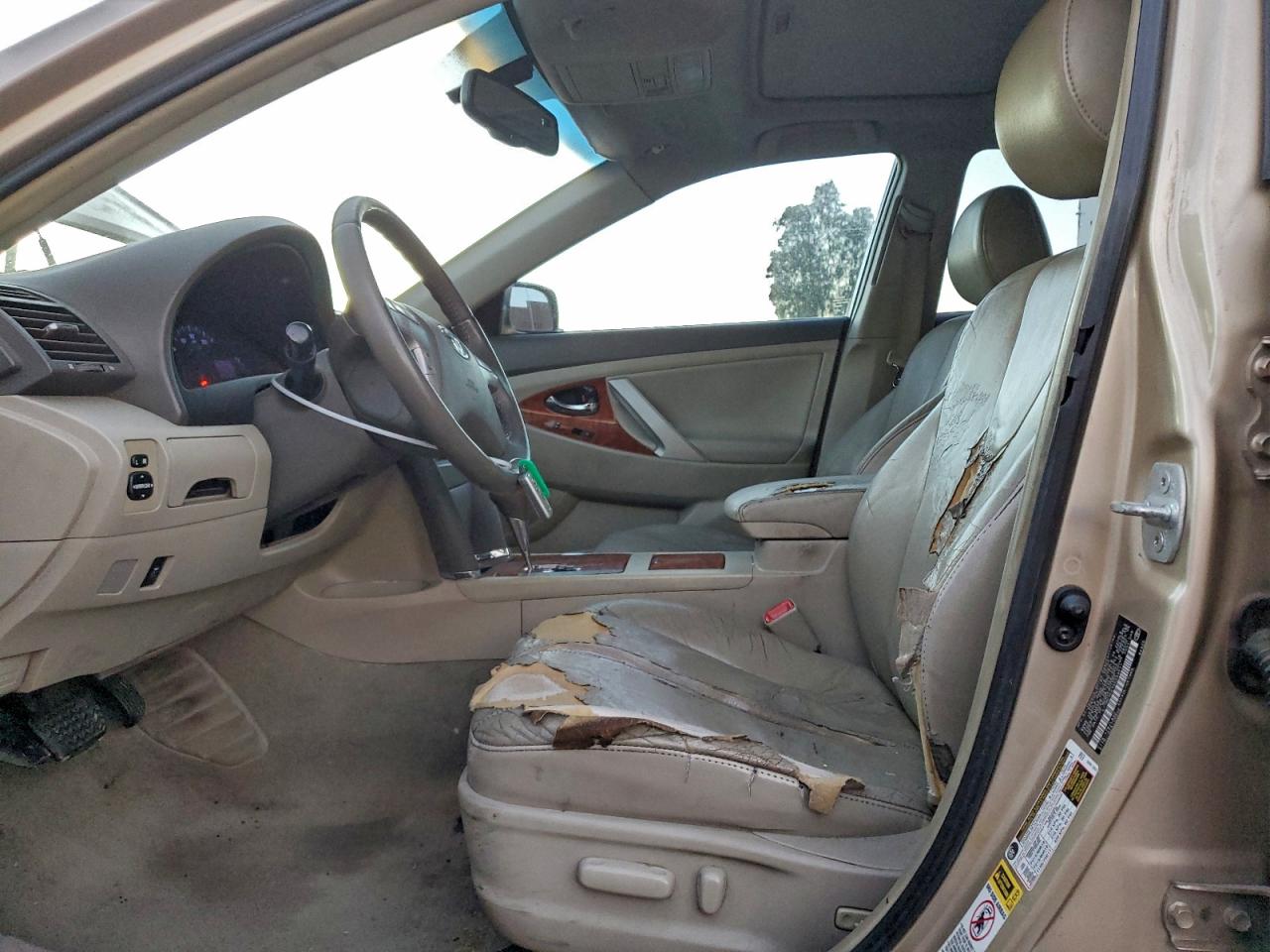 2010 TOYOTA CAMRY SE photo 7