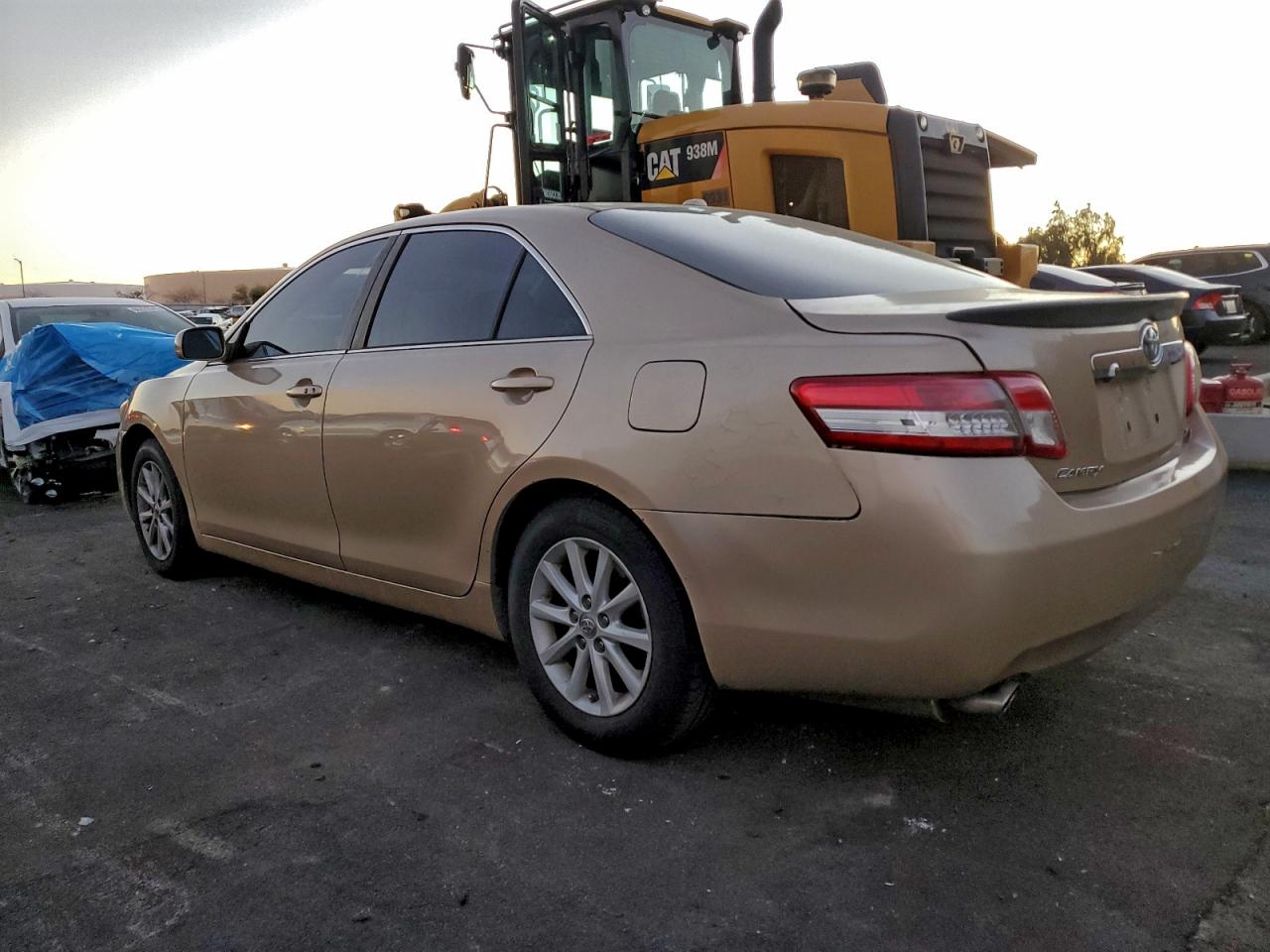 2010 TOYOTA CAMRY SE photo 2