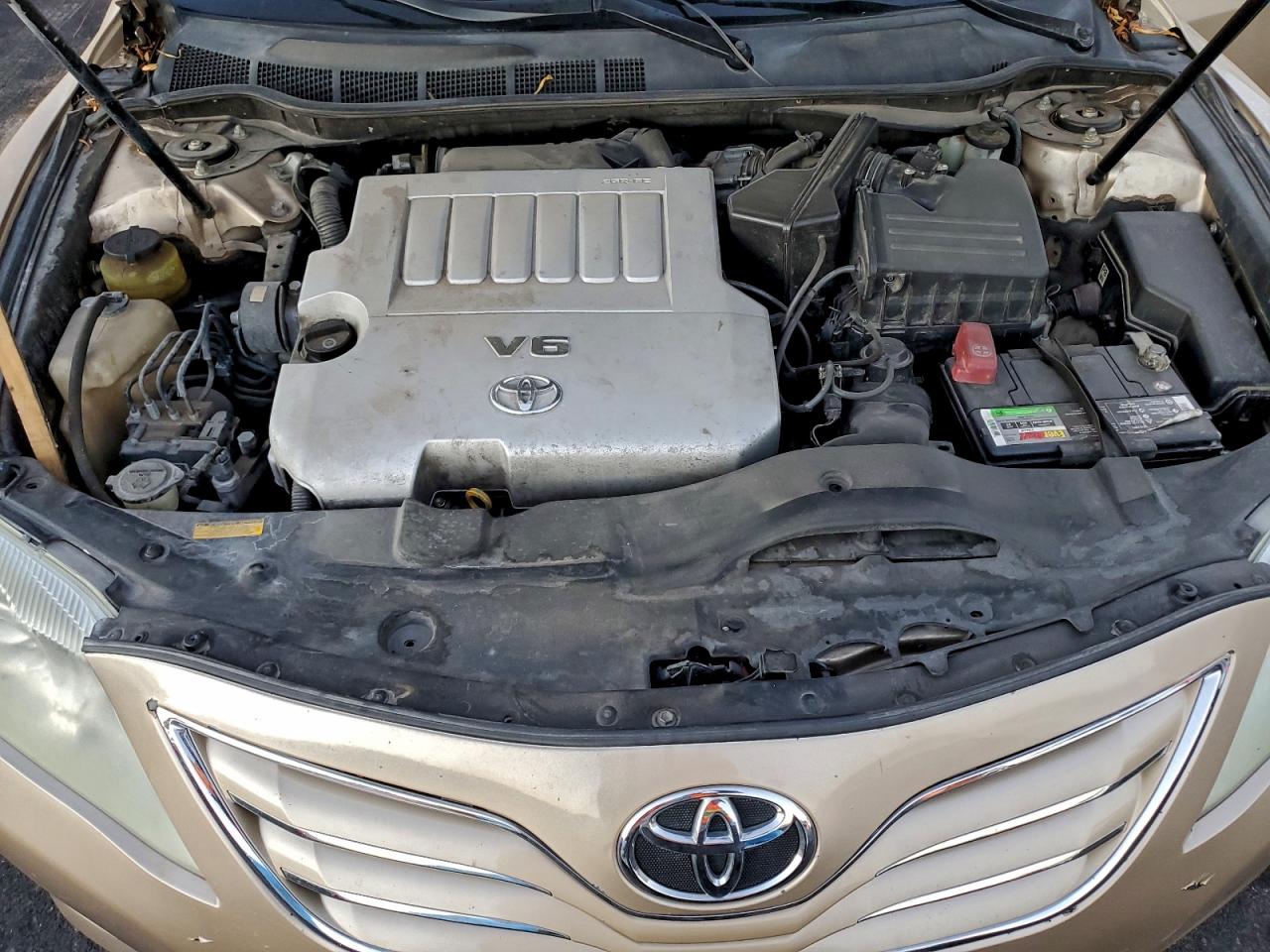 2010 TOYOTA CAMRY SE photo 11