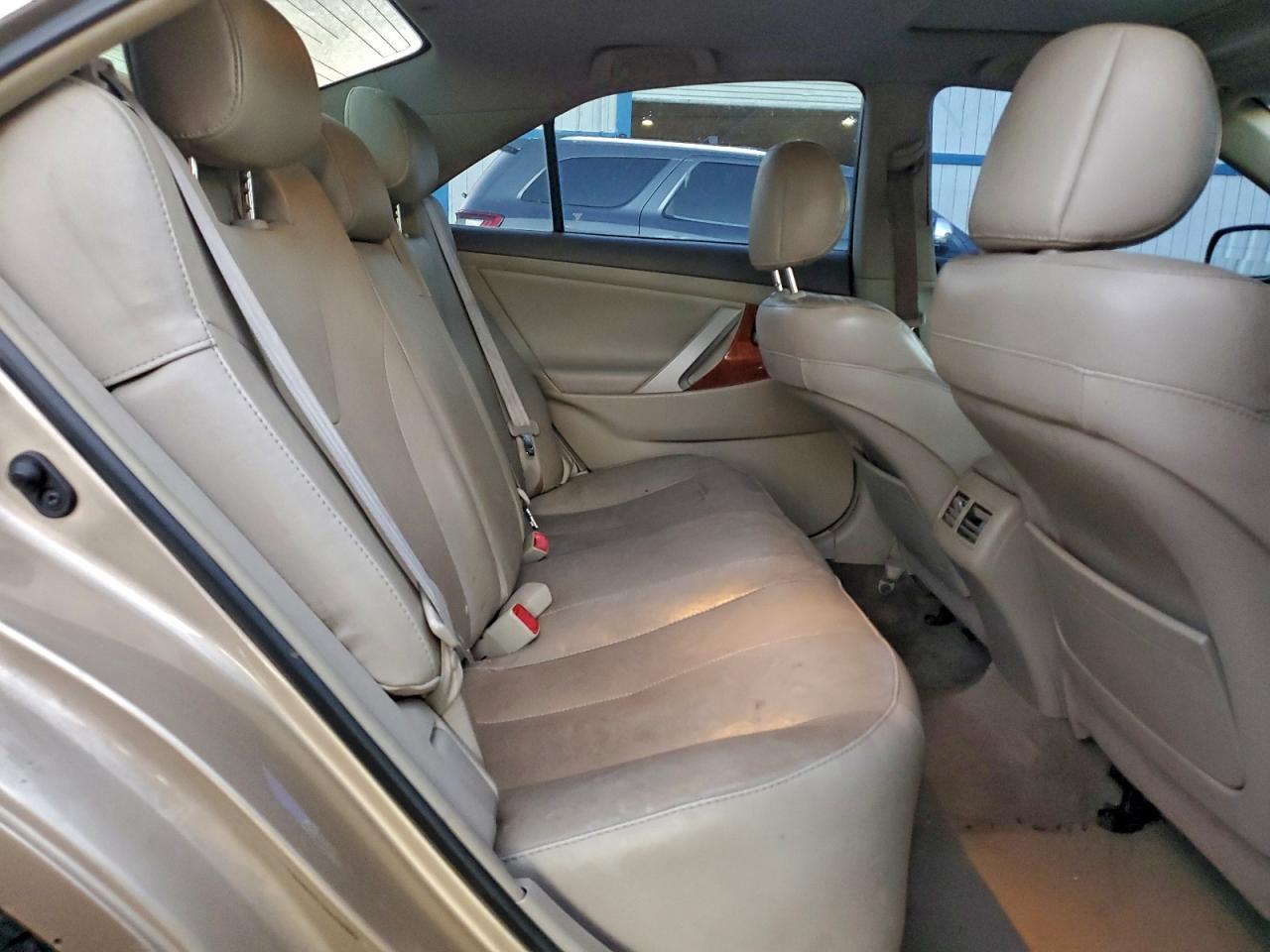 2010 TOYOTA CAMRY SE photo 10