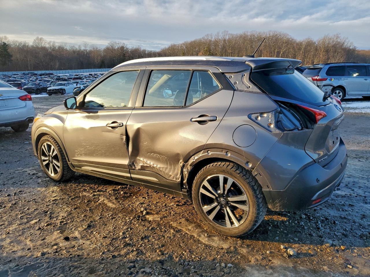 2020 NISSAN KICKS SR photo 2