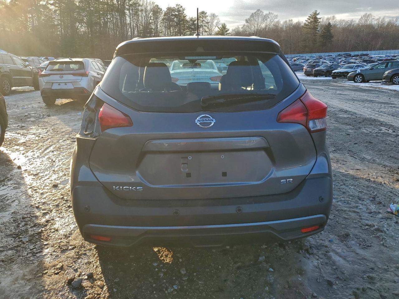 2020 NISSAN KICKS SR photo 6