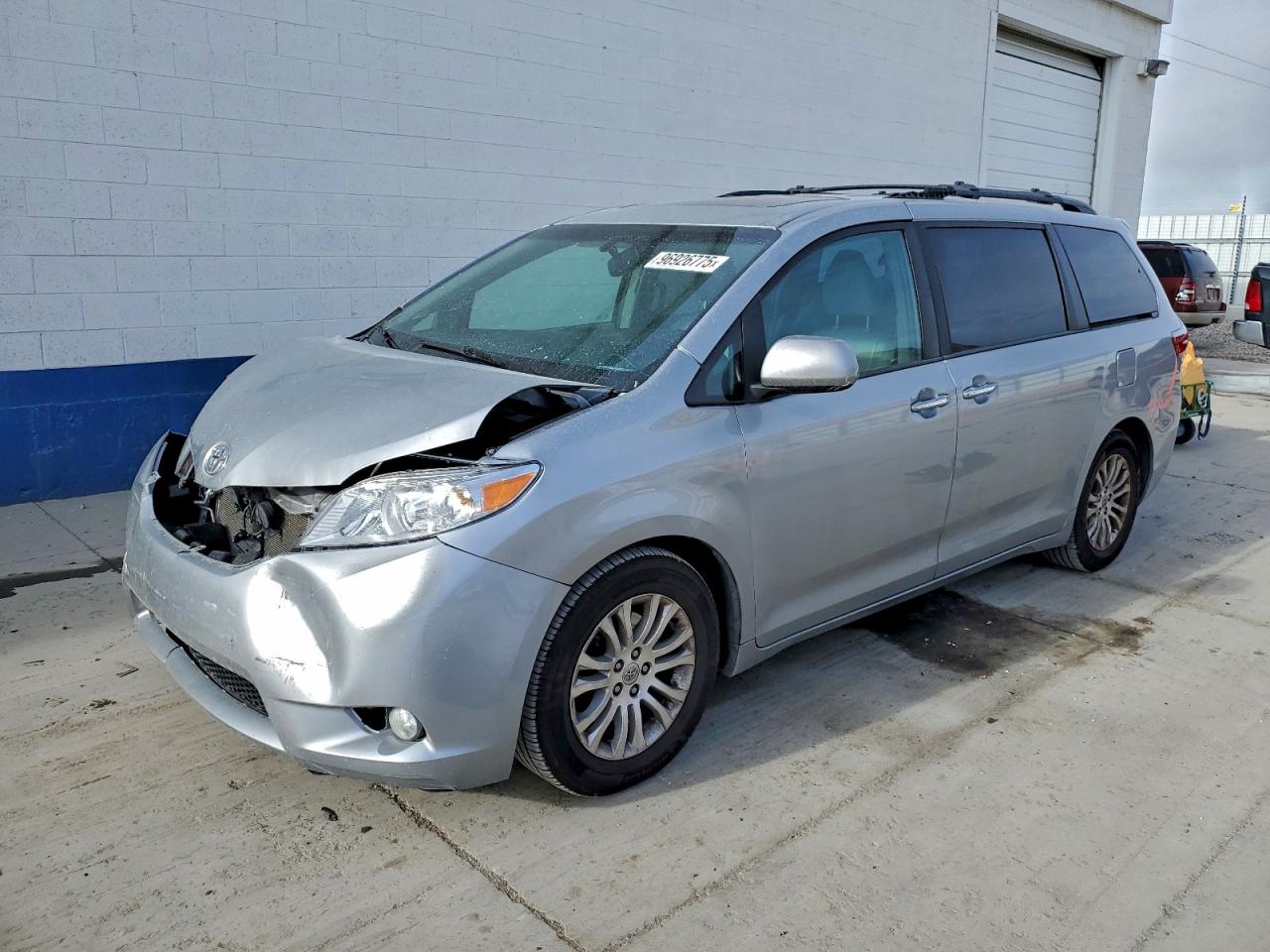 2015 TOYOTA SIENNA