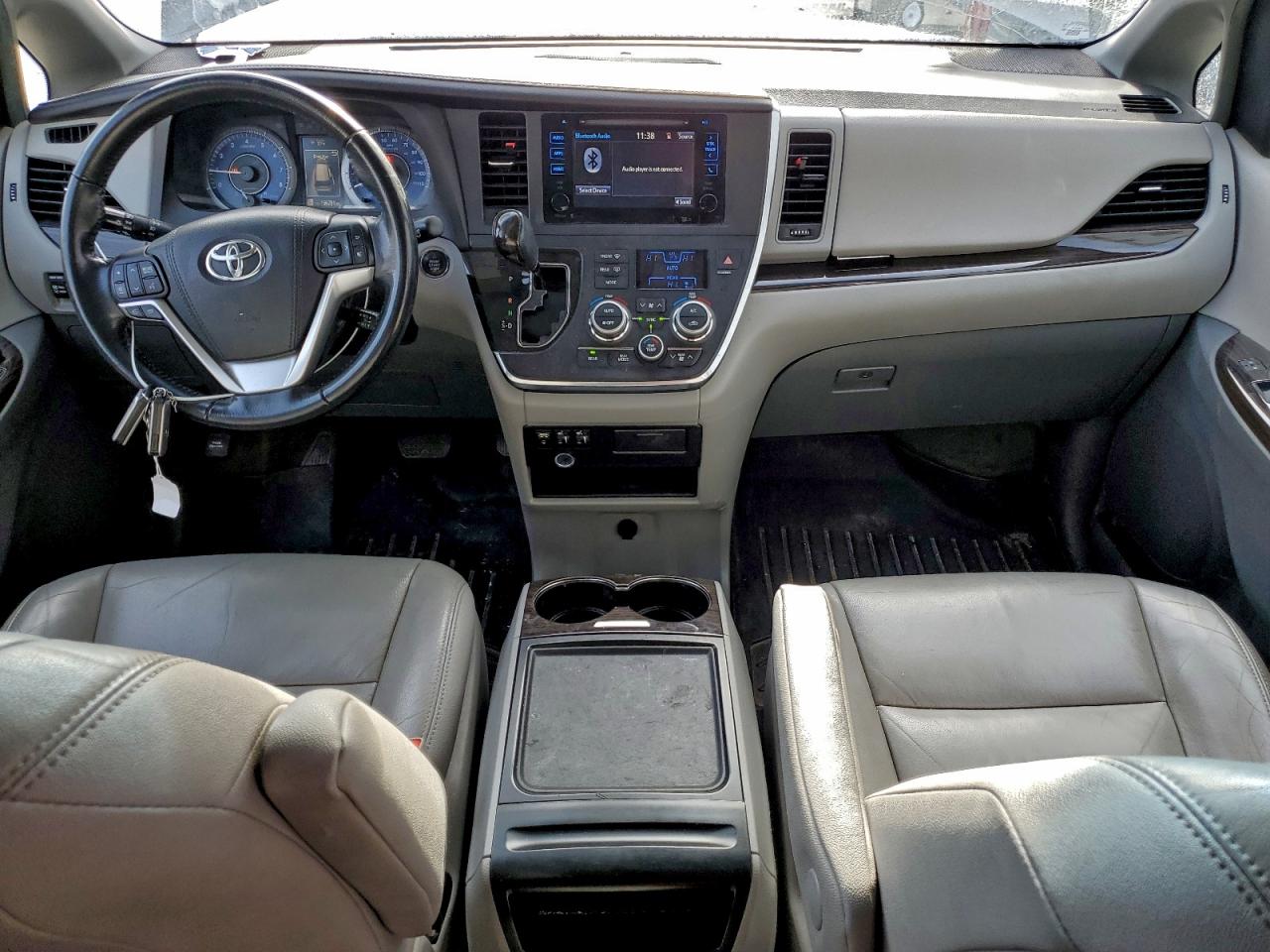2015 TOYOTA SIENNA XLE photo 8