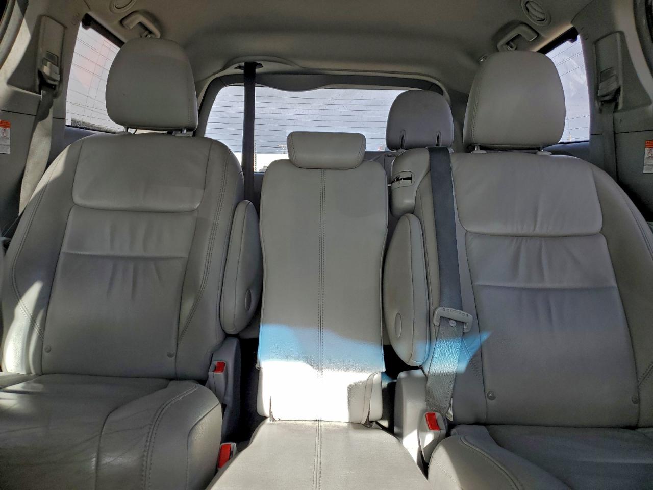 2015 TOYOTA SIENNA XLE photo 10