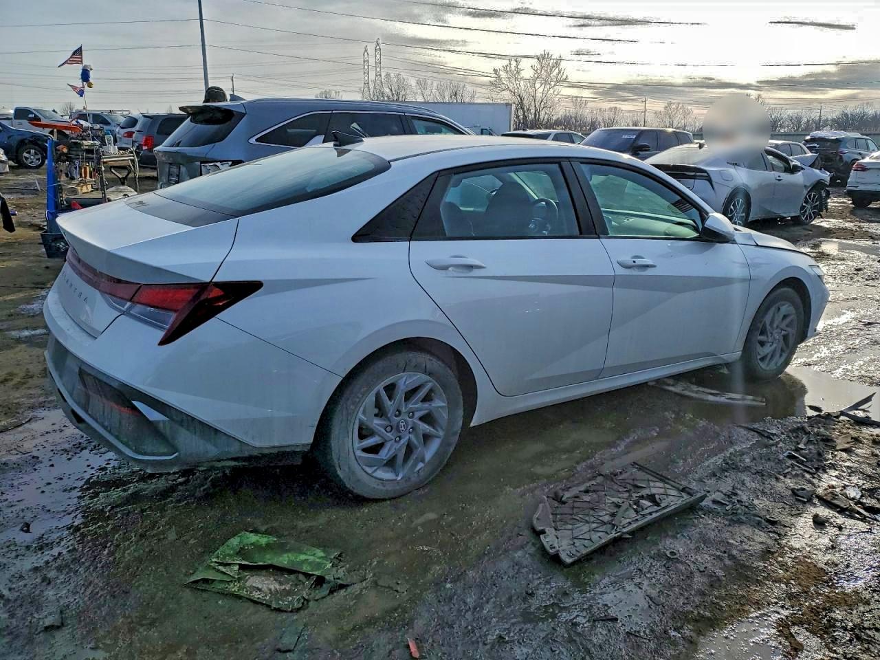 2024 HYUNDAI ELANTRA SEL photo 3