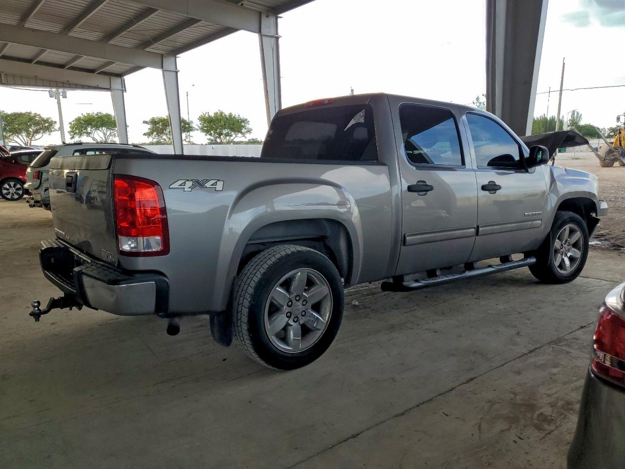 2012 GMC SIERRA K1500 SLE photo 3