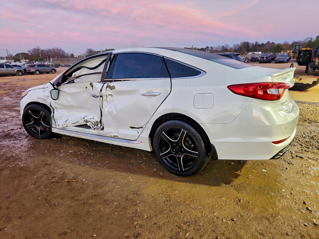 2015 HYUNDAI SONATA SPORT photo 2