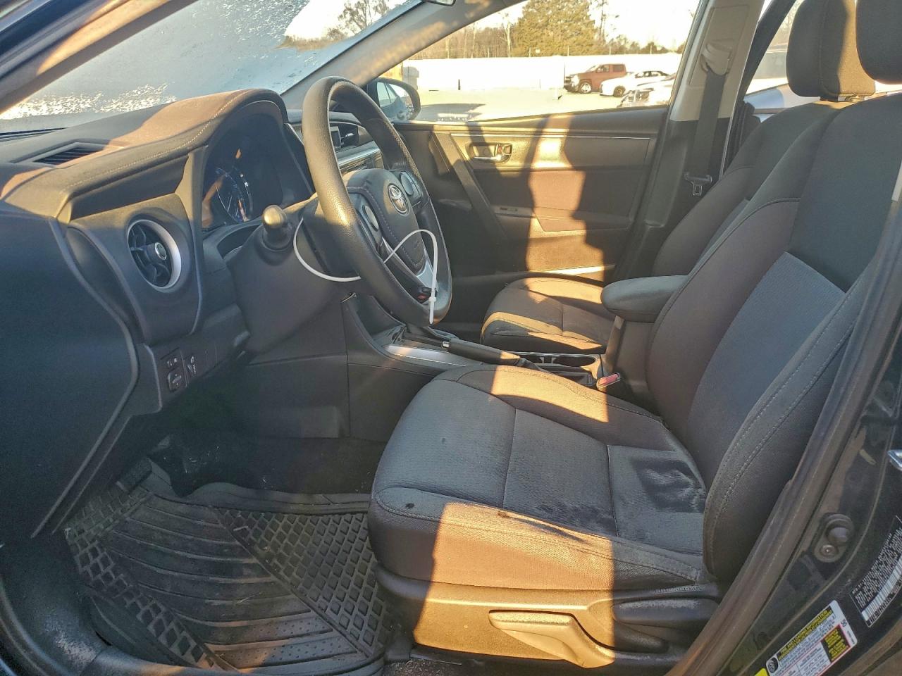 2018 TOYOTA COROLLA L photo 7