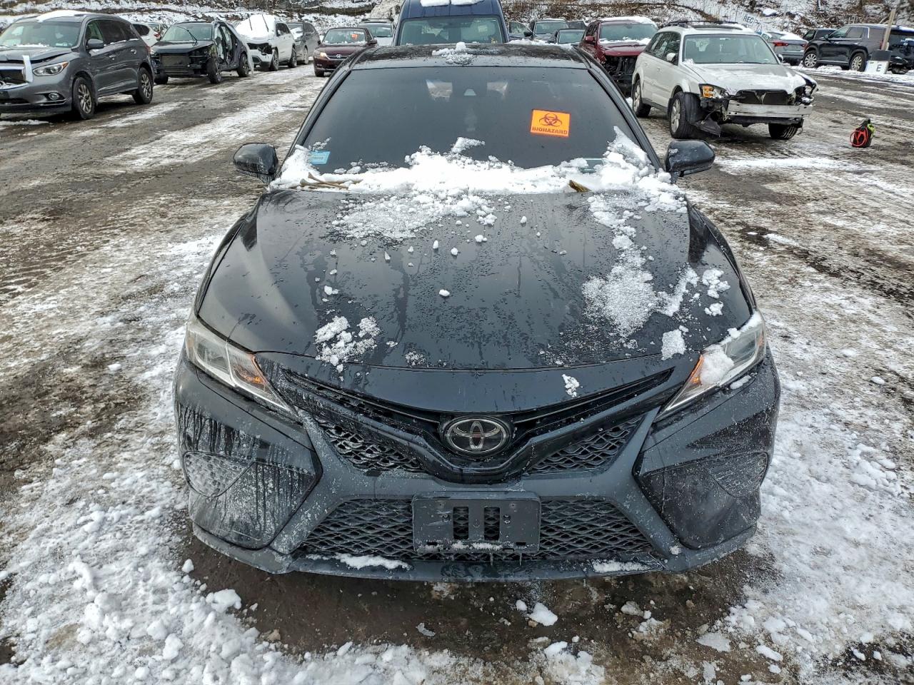 2018 TOYOTA CAMRY SE photo 5