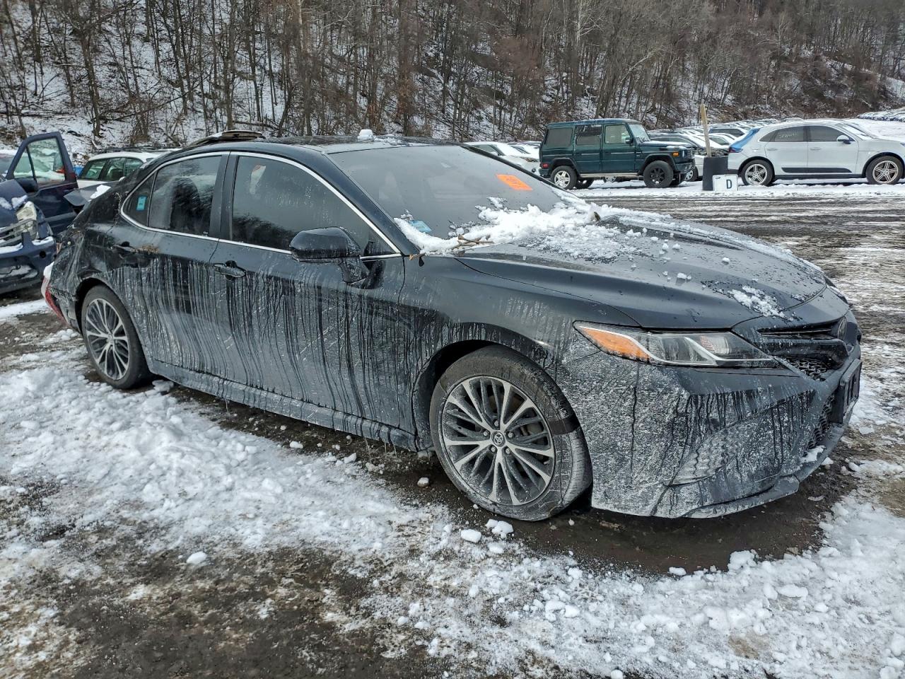 2018 TOYOTA CAMRY SE photo 4
