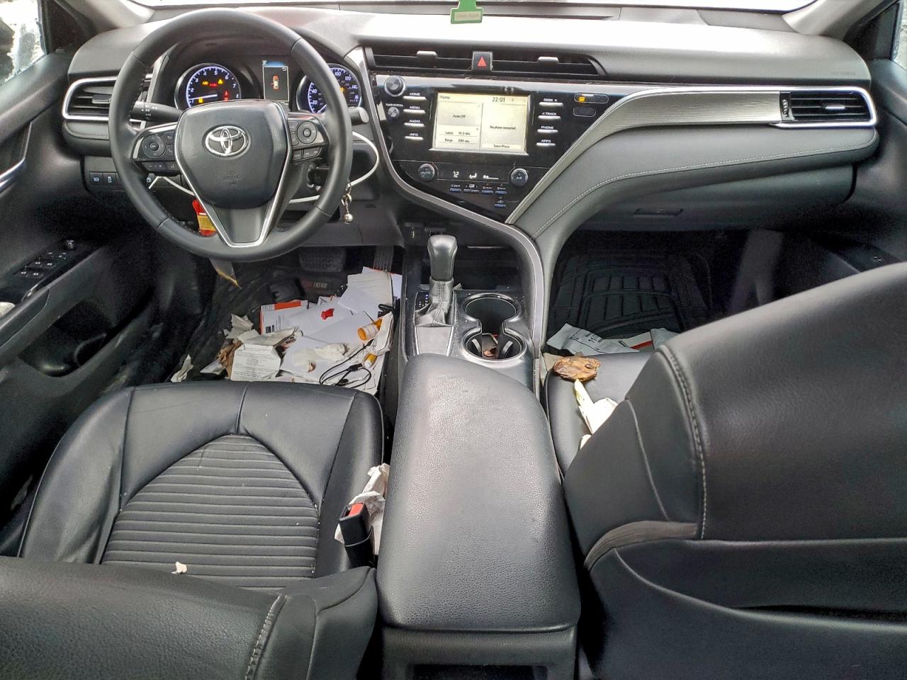 2018 TOYOTA CAMRY SE photo 8