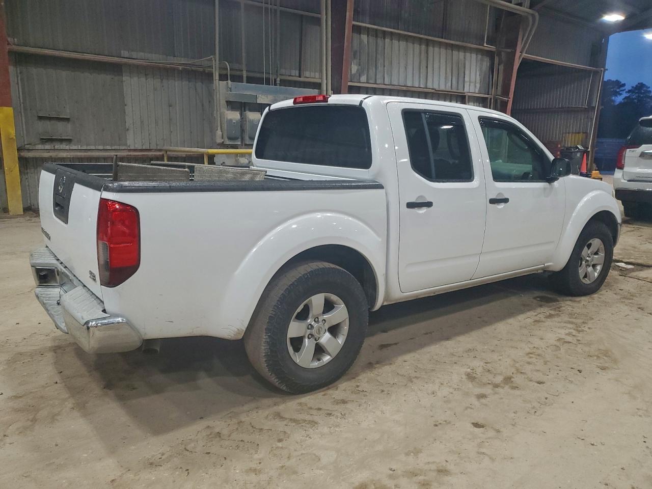 2010 NISSAN FRONTIER CREW CAB SE photo 3