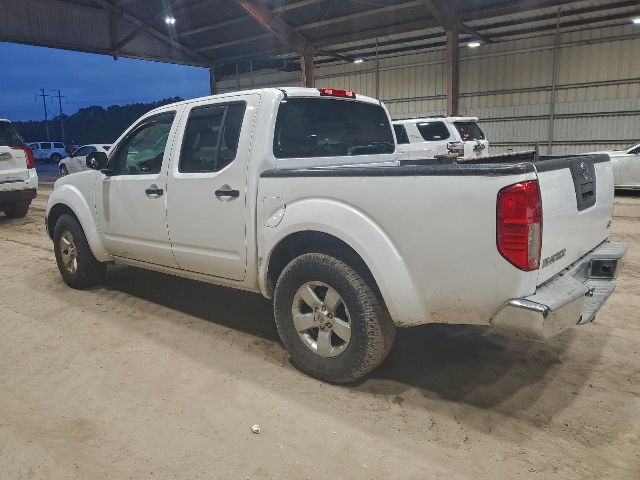 2010 NISSAN FRONTIER CREW CAB SE photo 2