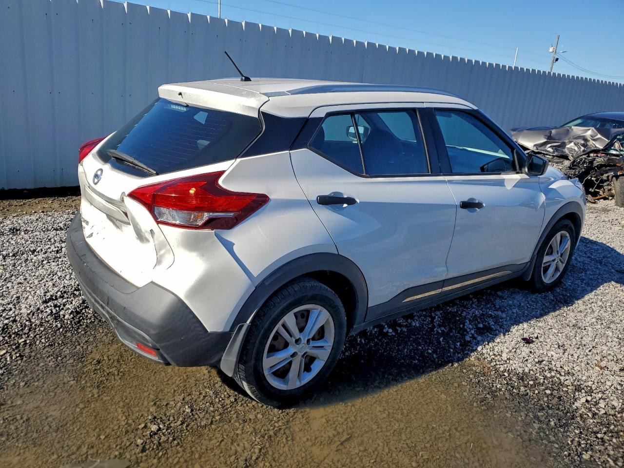 2019 NISSAN KICKS S photo 3