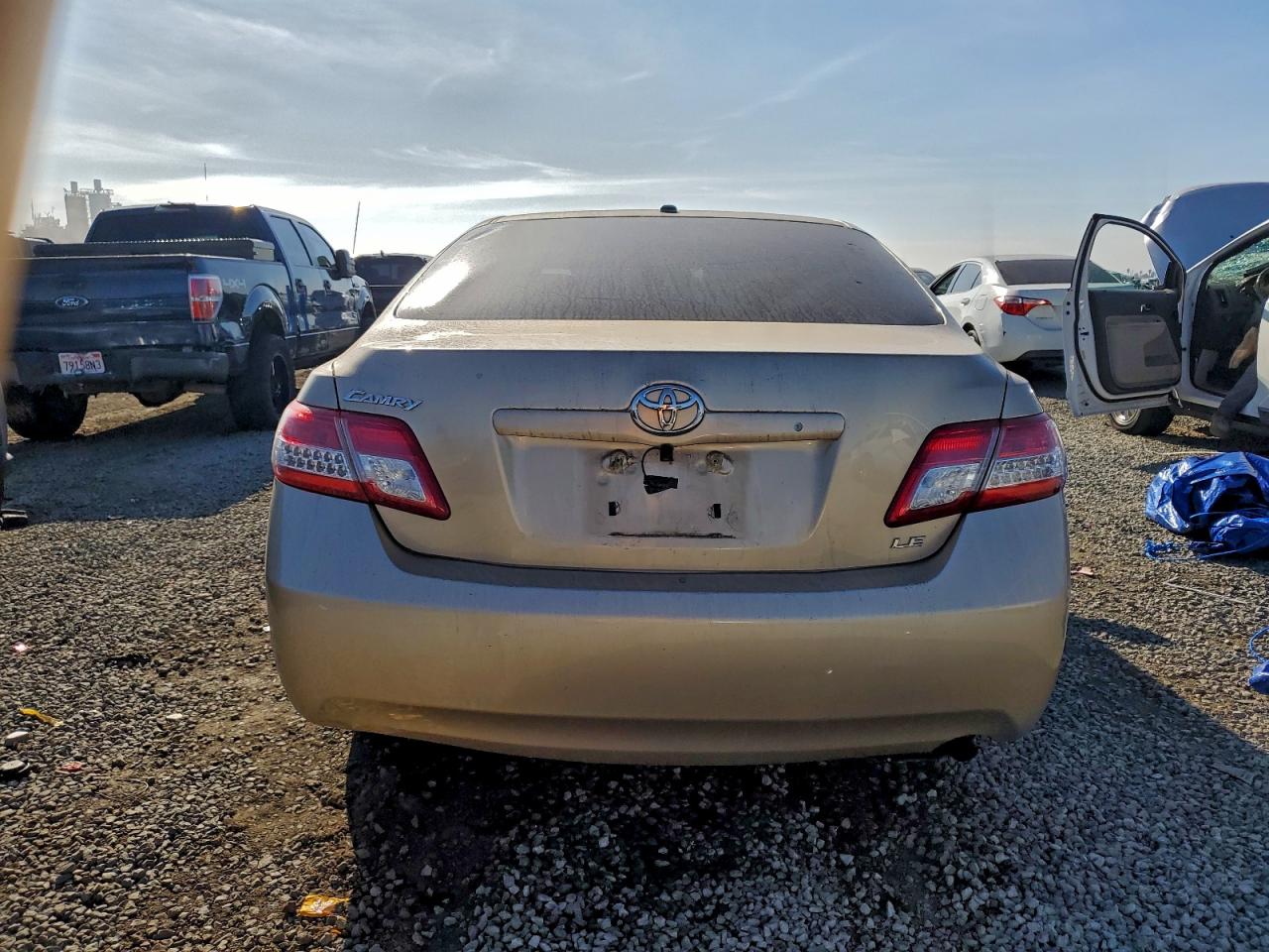 2011 TOYOTA CAMRY BASE photo 6