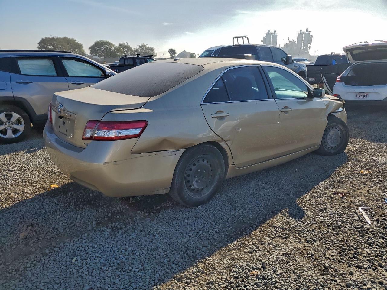 2011 TOYOTA CAMRY BASE photo 3